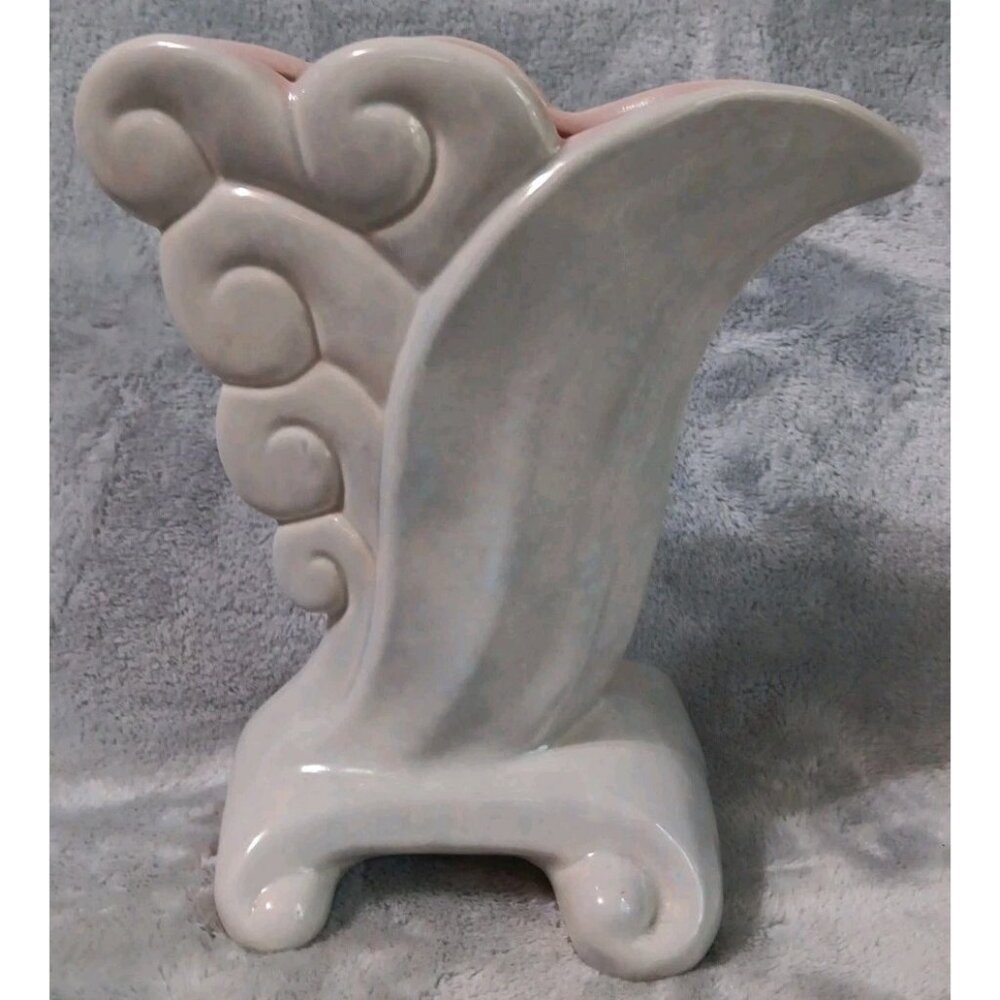 Vtg Gonder Art Pottery Vase Fan Cornucopia‎ Scroll Pale Blue Grey And Pink 7.25”